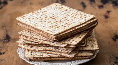 Matzo или маца бездрожжевая лепешка