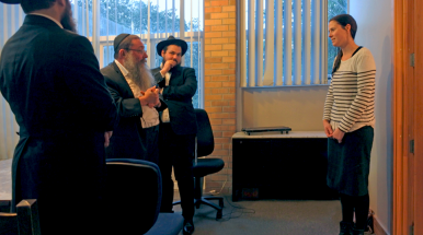 Женщина проходит гиюр