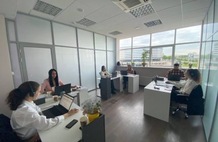 общий зал офиса РИКЦ в Минске